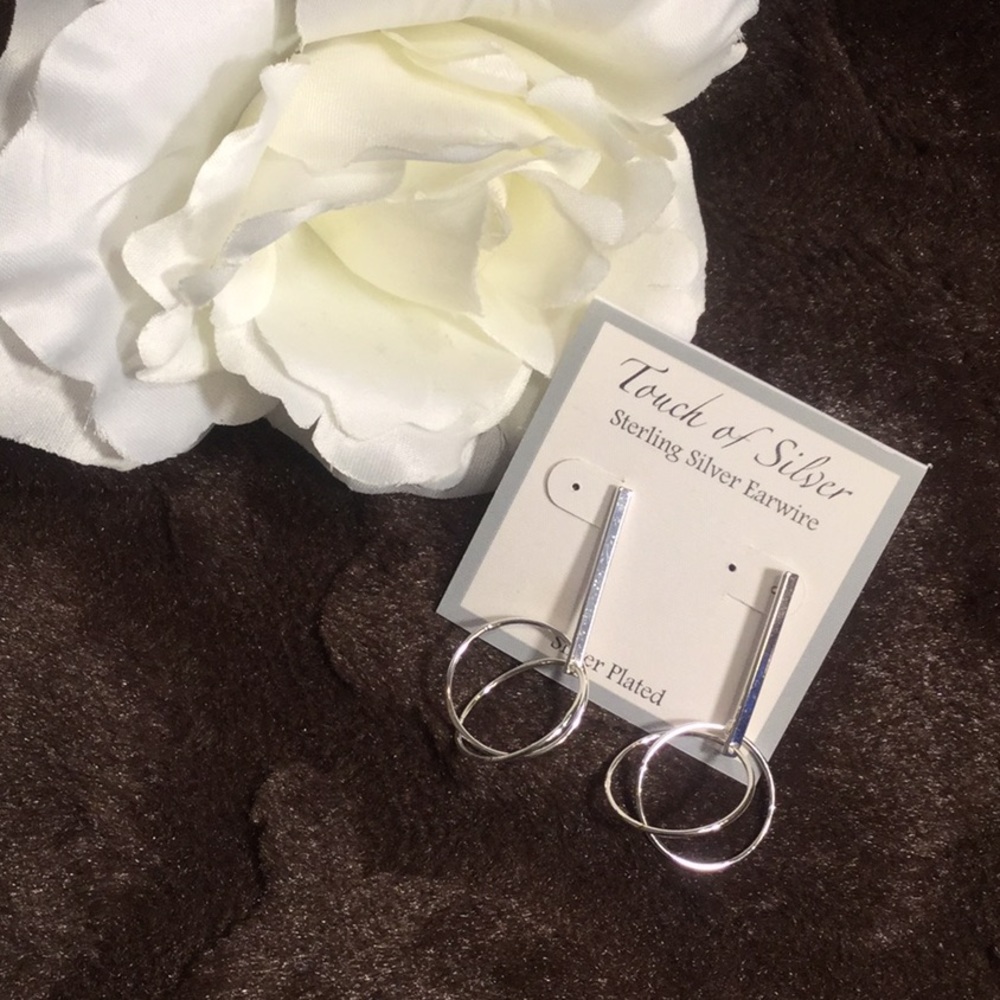 🆕NWT Touch of Silver Floating Circle Earrings